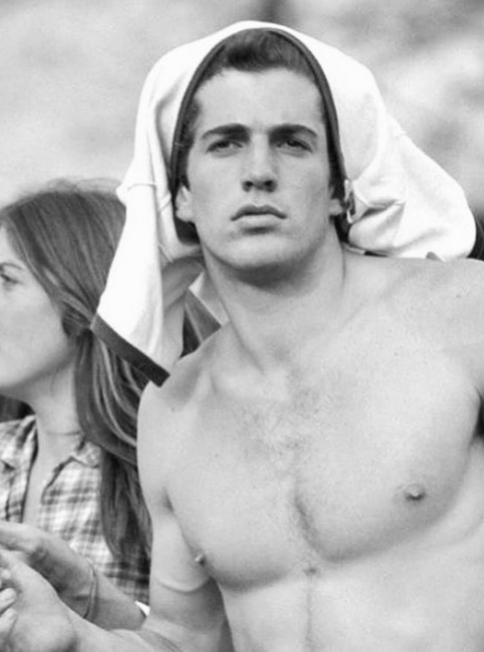 Raw Honey in Conditioner: The Natural Humectant That Builds Strength While It Moisturizes