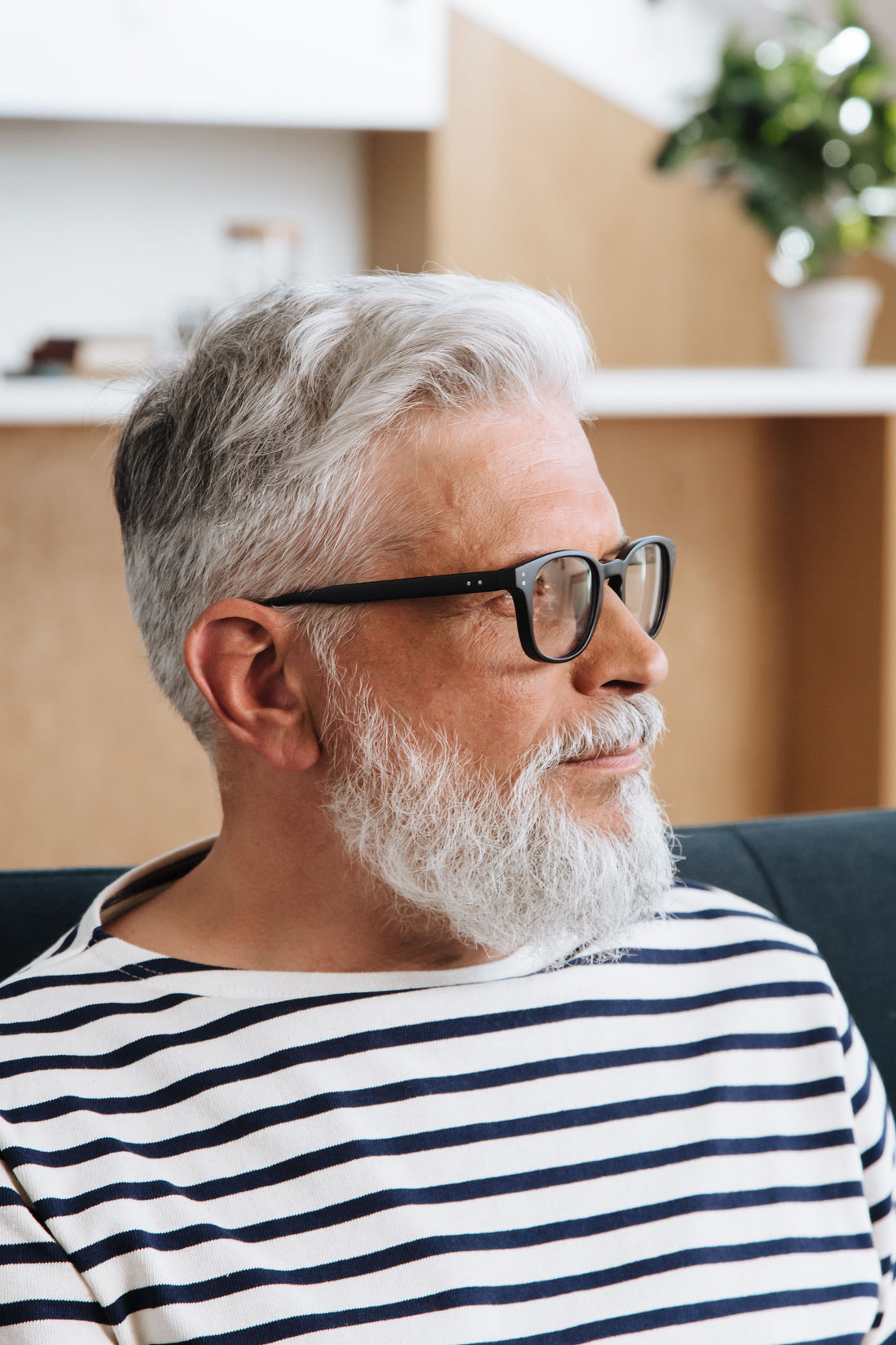 Man considering tretinoin alongside minoxidil